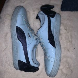 Baby blue puma sneakers with navy bow